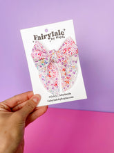 Load image into Gallery viewer, Darling Bow (Standard)- Dancing Daisies