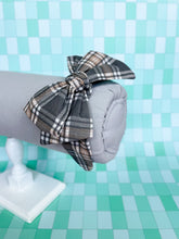 Load image into Gallery viewer, BETTY - College Campus