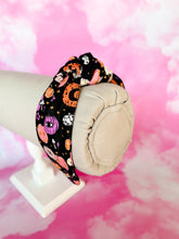 Load image into Gallery viewer, KNOTTY - Peekaboo Pumpkins